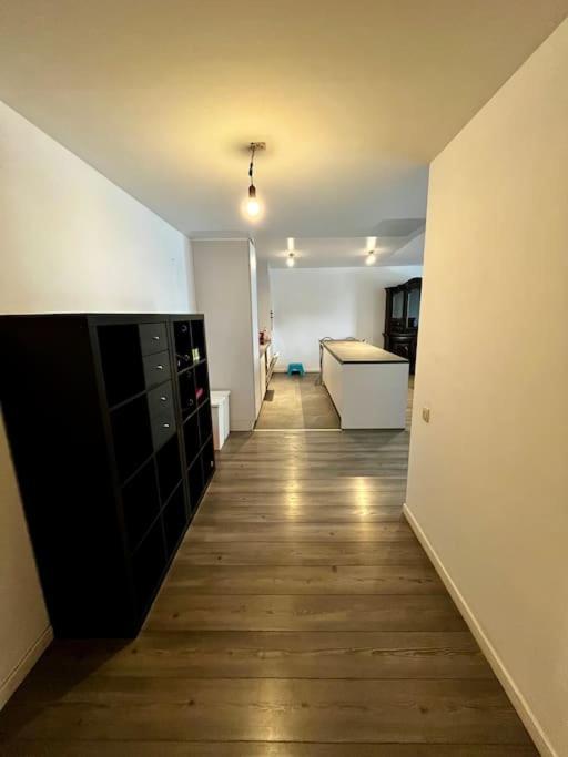 Big Apartment With Parking In Antwerpen Exteriör bild