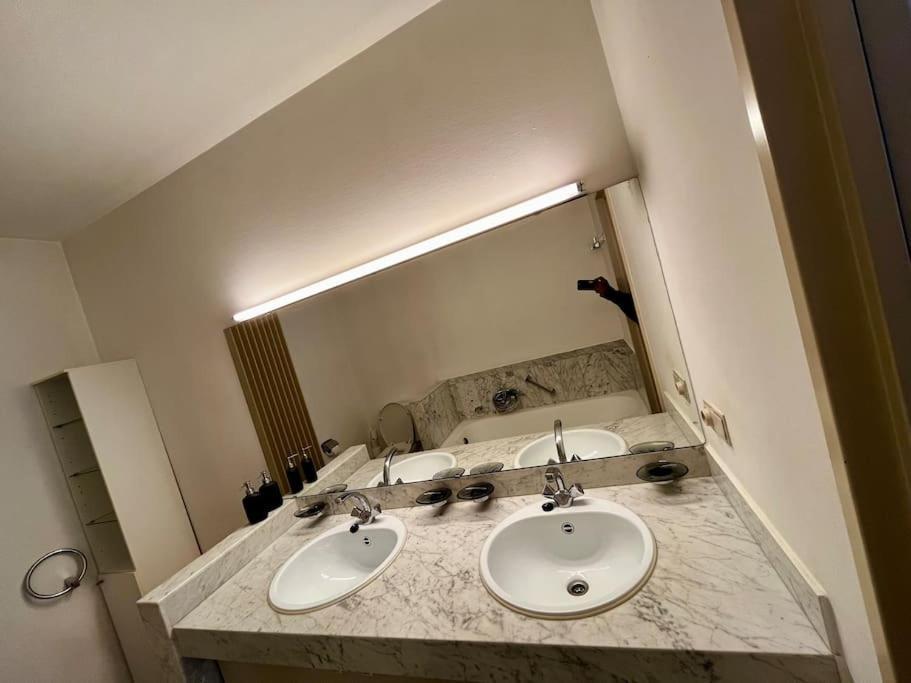 Big Apartment With Parking In Antwerpen Exteriör bild