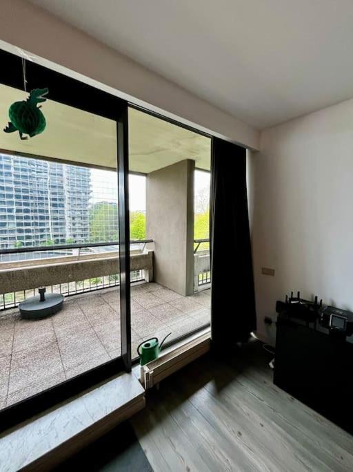Big Apartment With Parking In Antwerpen Exteriör bild