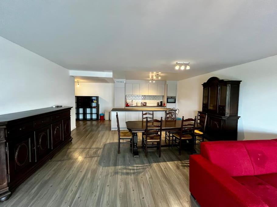 Big Apartment With Parking In Antwerpen Exteriör bild