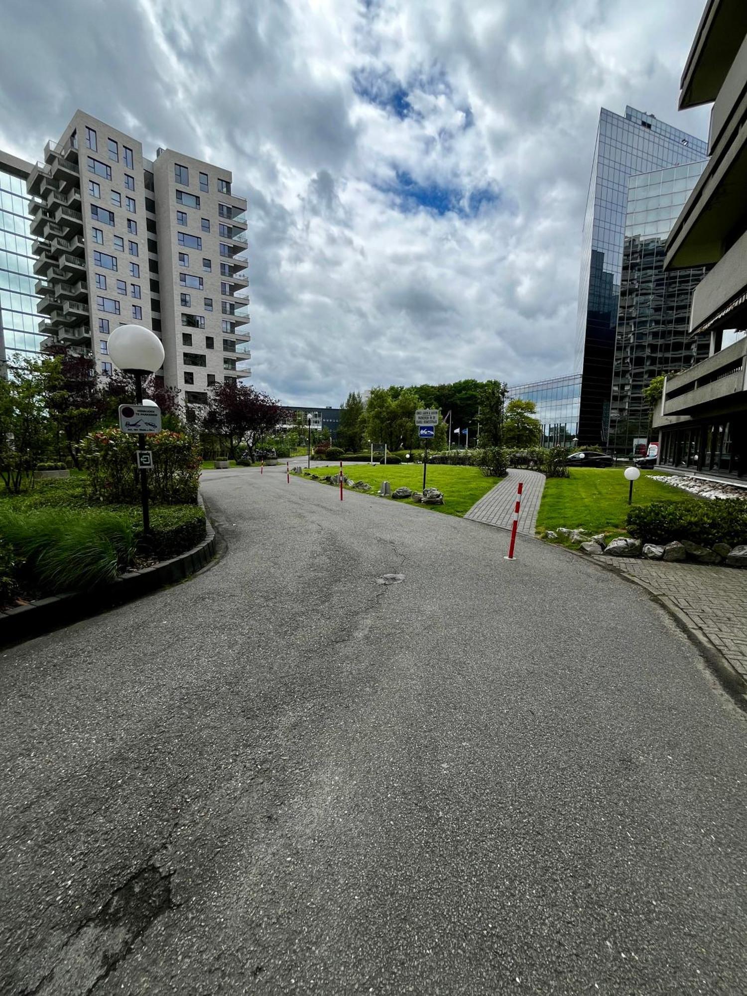 Big Apartment With Parking In Antwerpen Exteriör bild