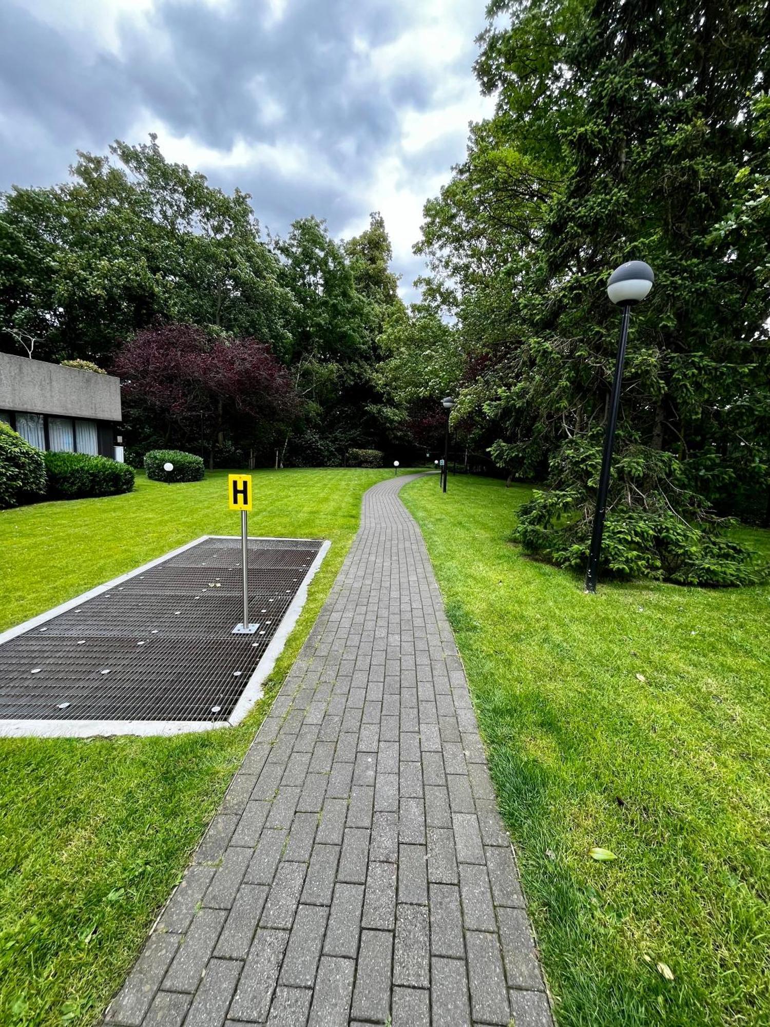 Big Apartment With Parking In Antwerpen Exteriör bild