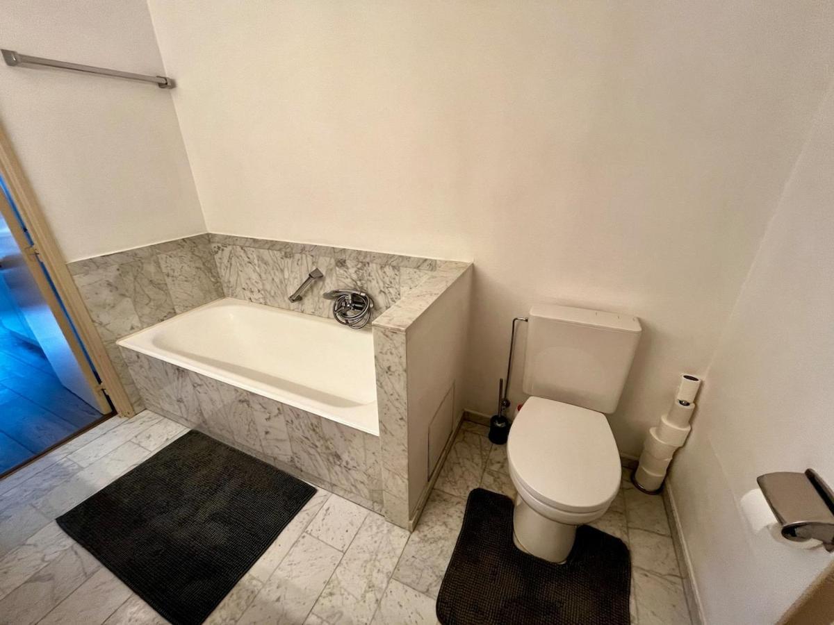 Big Apartment With Parking In Antwerpen Exteriör bild