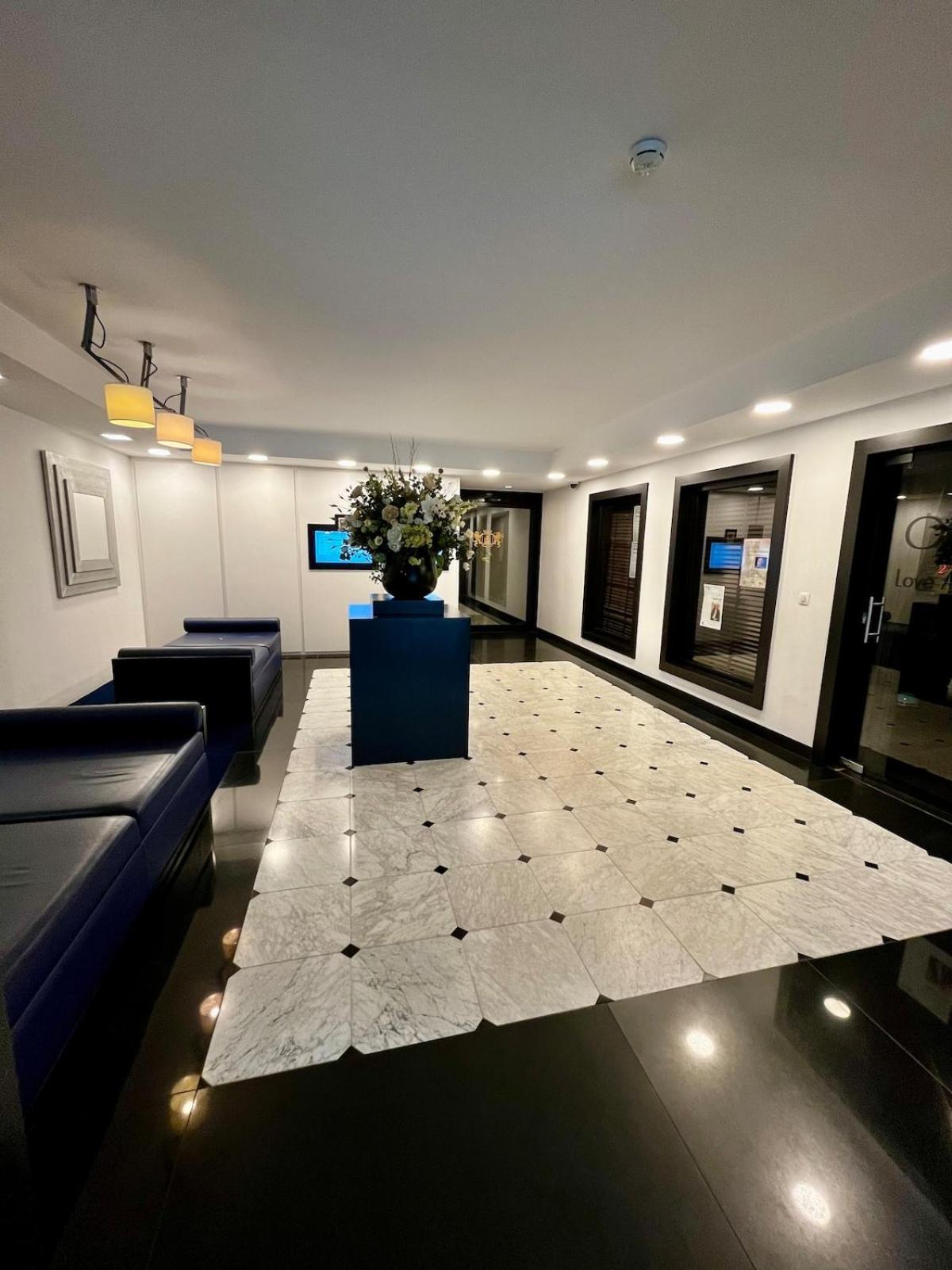 Big Apartment With Parking In Antwerpen Exteriör bild